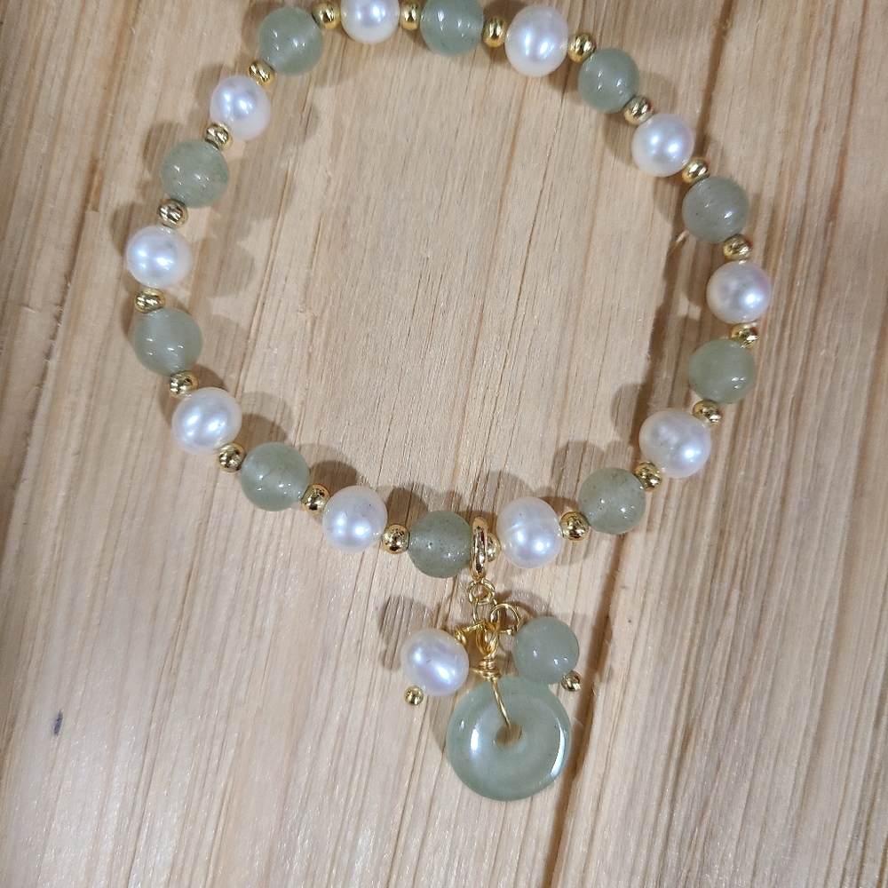 💚💚HOST PICK💚💚 STUNNING!! Jade and Freshwater Pearl Bracelet with GOLD Beadin - Picture 11 of 16